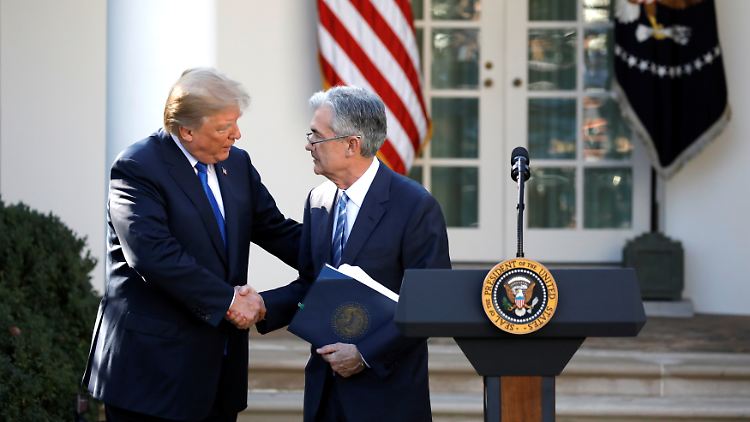 Ein Bild aus harmonischeren Tagen: Trump und Powell im November 2017, kurz bevor Letzterer an die Spitze der Fed berufen wurde.