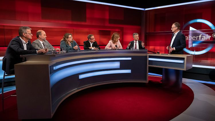 Plasbergs Gäste, von links nach rechts: Gerald Gaß, Reinhard Busse, Katja Kilb Jacobsen, Rainer Hoffmann, Sabine Bätzing-Lichtenthaler, Martin Litsch.