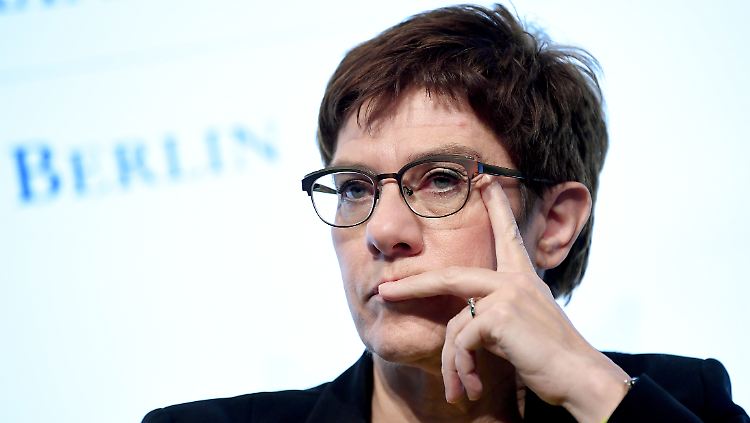 Von allen Seiten unter Druck: Kramp-Karrenbauer fehlen Erfolge.