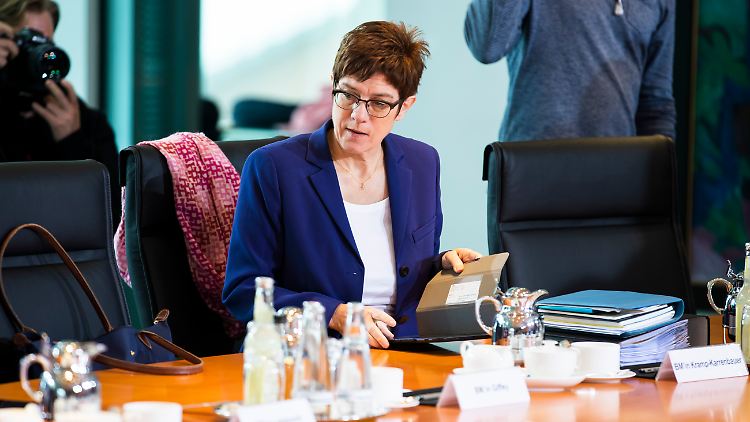 AKK zeigt einige Baustellen der CDU auf und räumt auch Fehler ein.