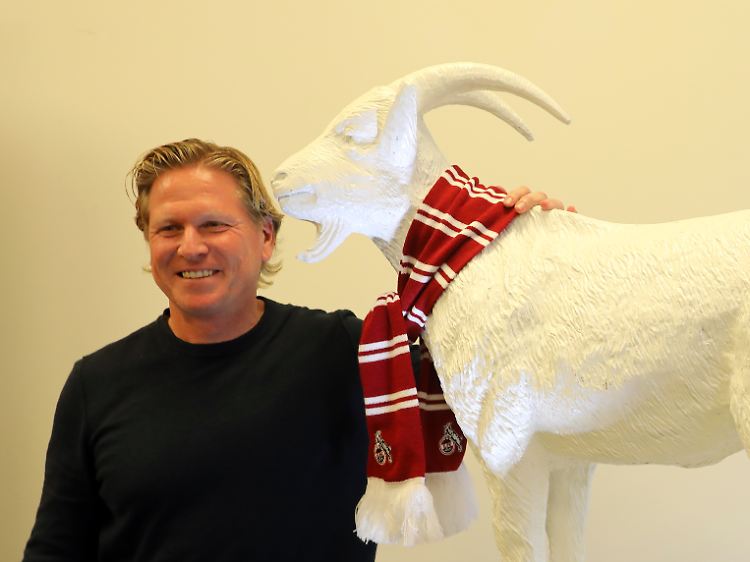 Für ihn wird's schwer im ersten Spiel: Kölns neuer Trainer Gisdol muss in Leipzig ran.