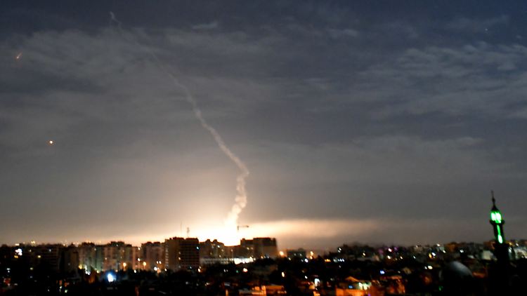 Am Himmel über Damaskus: Das syrische Militär wehrt im Januar 2019 israelische Raketen ab.
