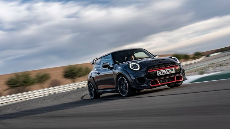Hier ist der Mini John Cooper Works GP zu Hause, auf der Rennstrecke. Nur dort kann er seine Gene wirklich ausleben.