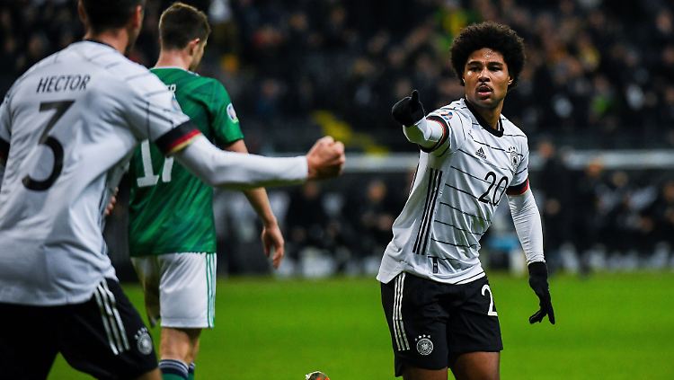Serge Gnabry trifft und trifft fürs DFB-Team. Die 13 ist für ihn aktuell eine Glückszahl.