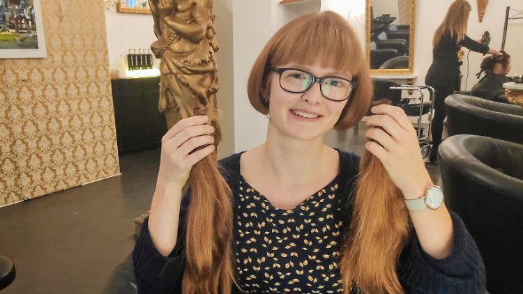 Katharina wartete mit dem Friseurbesuch, bis ihre Haare lang genug für eine Spende waren.