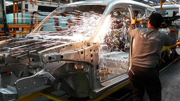 Das türkische Automobilunternehmen Karsan stellt seit 1981 Nutzfahrzeuge her. In dem Werk in Hasanağa in Bursa können pro Jahr über 18.000 Fahrzeuge in einer Schicht produziert werden.