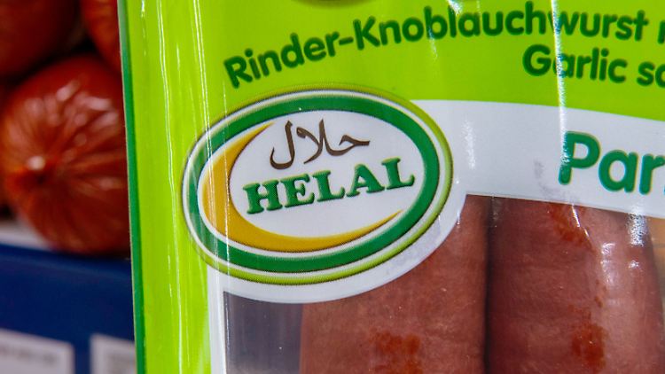 Helal ist das türkische Wort für Halal und meint das Gleiche.