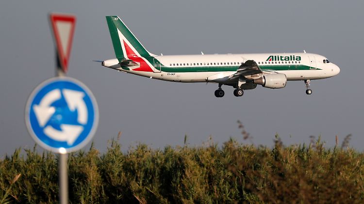 Bis morgen müssen die Angebote auf dem Tisch liegen: Italiens nationale Fluglinie sucht neue Besitzer. 