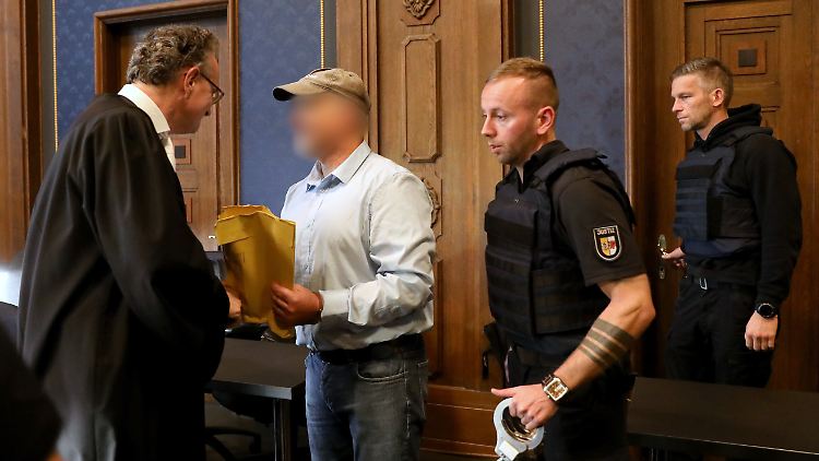 Bis zu 40 weitere Prepper soll der Angeklagte angeworben haben.