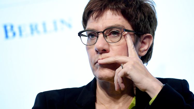 Der Parteitag soll zum Erfolg für Annegret Kramp-Karrenbauer werden, meint NRW-Ministerpräsident Armin Laschet.