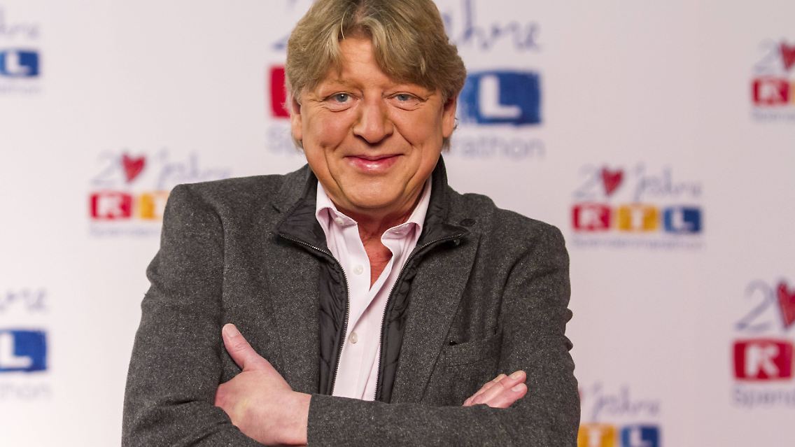 Er starb im Alter von 65 Jahren.