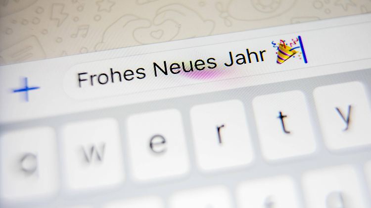 Um Neujahrsgrüße per Handy an den Mann zu bringen, lohnt es sich, strategisch vorzugehen.
