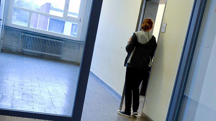 Mädchen sind deutlich häufiger wegen Depressionen beim Arzt als Jungen.