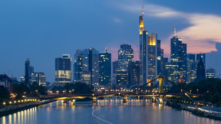 Über die Hälfte der ausstehenden Bankkredite an private Haushalte und Unternehmen sind Wohnungsbaukredite.