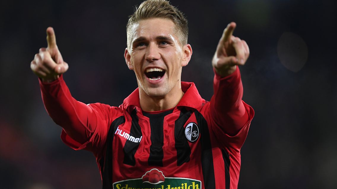 Der SC Freiburg kooperiert mit Ausrüster Hummel. Der dänische Hersteller für Sportbekleidung rüstet die Breisgauer seit 2016 aus. Geschätzte Einnahmen liegen für den Klub zwischen 1 und 1,5 Millionen Euro.