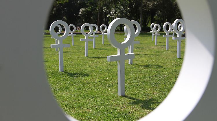 Gewalt gegen Frauen ist in Mexiko-Stadt ein bekanntes Problem. In einem Park der Stadt erinnern Venussymbole daran.