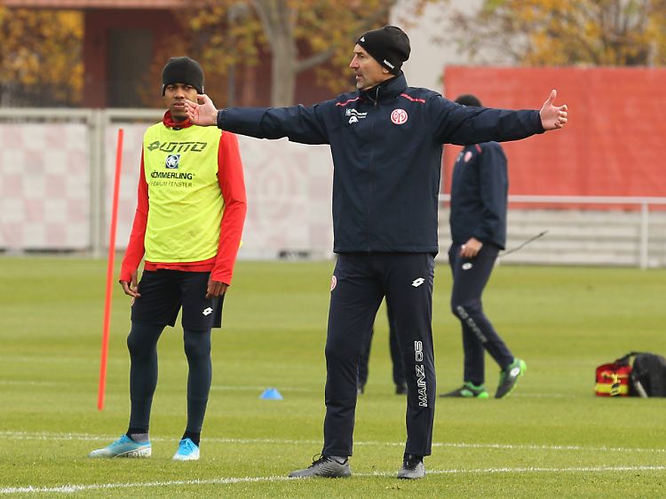 Alles hört auf mein Kommando: Achim Beierlorzer macht nun bei Mainz die Ansagen.