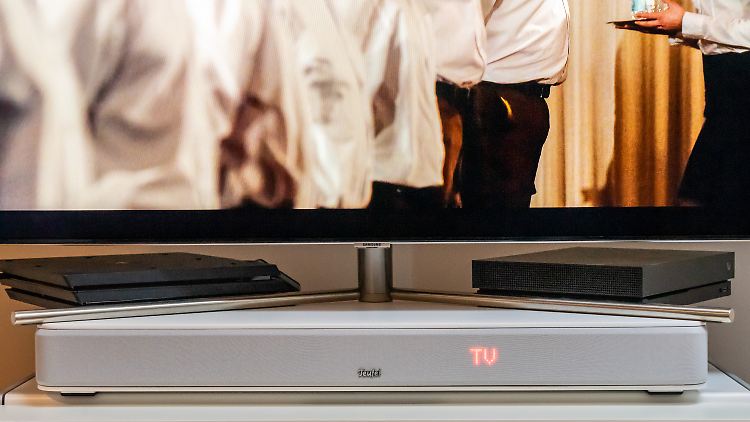 Das Cinedeck hält weit mehr als einen 55-Zoll-Fernseher und zwei Spielkonsolen aus.