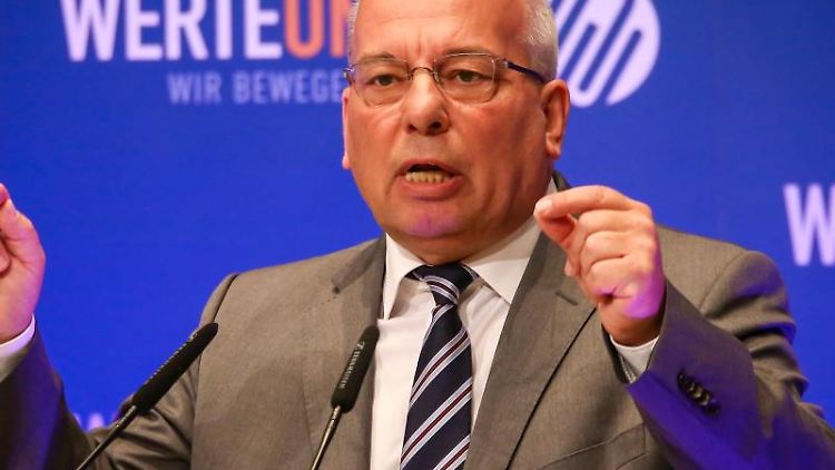 Rainer Wendt, Bundesvorsitzender der Deutschen Polizeigewerkschaft (DPolG). Foto: Christoph Schmidt/dpa/Archivbild