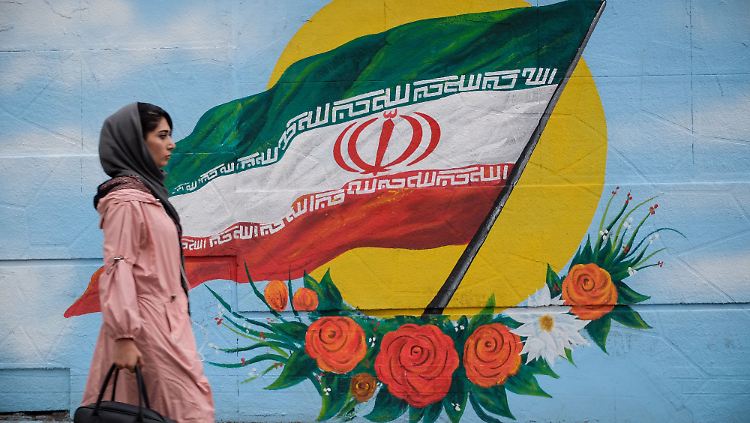 Alles wieder unter Kontrolle? Eine Passantin am Freitag in Teheran. 