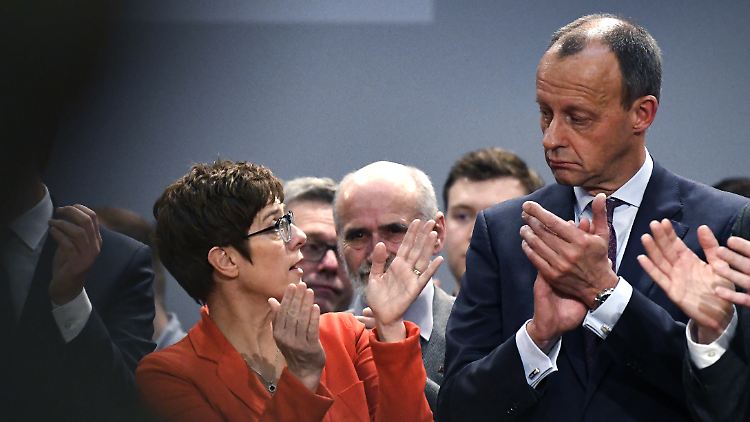 Traditionell hat Kramp-Karrenbauer als Parteivorsitzende Erstzugriff auf die Kandidatur. Merz gilt als ihr schärfster Rivale.