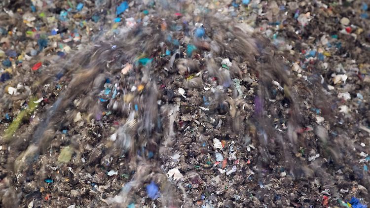 Die aus Hausmüll hergestellten Ersatzbrennstoffpellets haben einen höheren Heizwert als unbehandelter Müll - aber es finden sich immer weniger Abnehmer dafür.