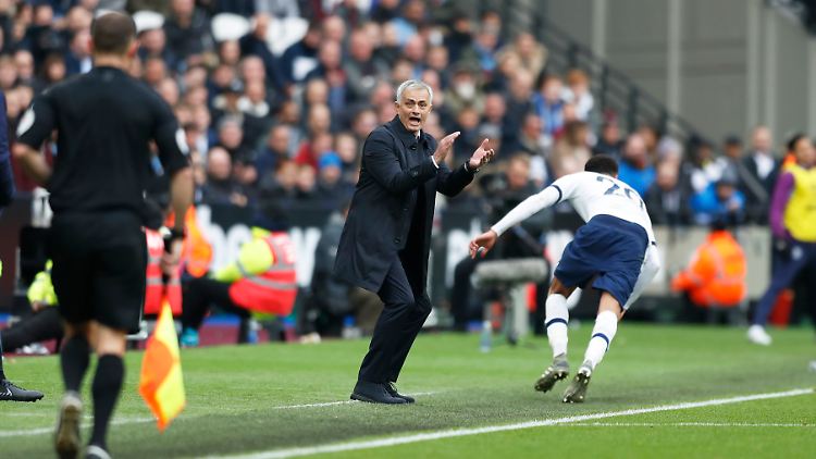 Hoch engagiert - und erfolgreich: José Mourinho bei Debüt als Trainer von Tottenham Hotspur.