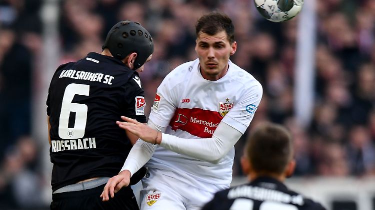 Der VfB Stuttgart und Pascal Stenzel gewannen das brisante Derby gegen den Karlsruher SC am Ende deutlich.