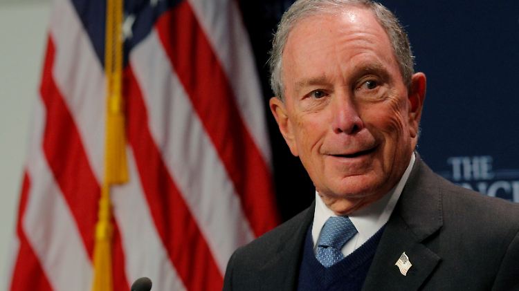 Michael Bloomberg verfügt über ein Vermögen von 50 Milliarden Dollar ist 77 Jahre alt und will unbedingt Donald Trump schlagen. 