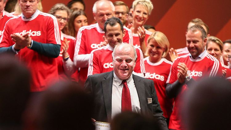 Achja, die Bayern wissen, wie sie Uli Hoeneß glücklich machen.