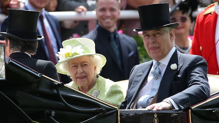 Prinz Andrew und seine Mutter, Königin Elizabeth II.
