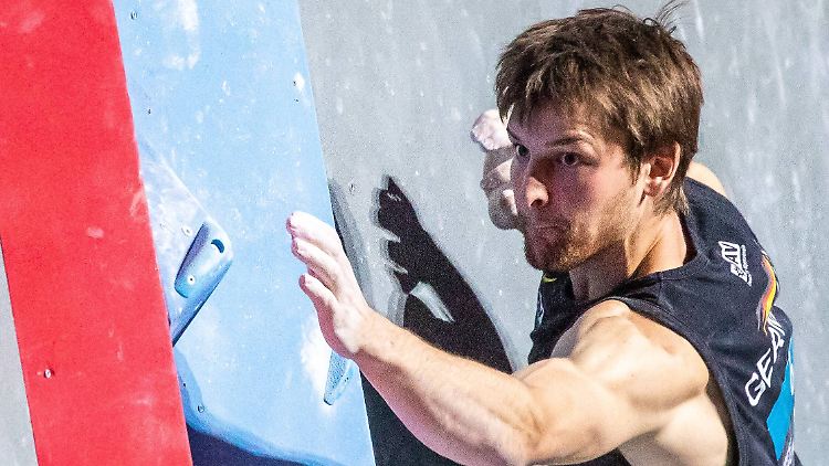 Deutschlands Spitzenkletterer Jan Hojer hofft auf ein Olympia-Ticket.