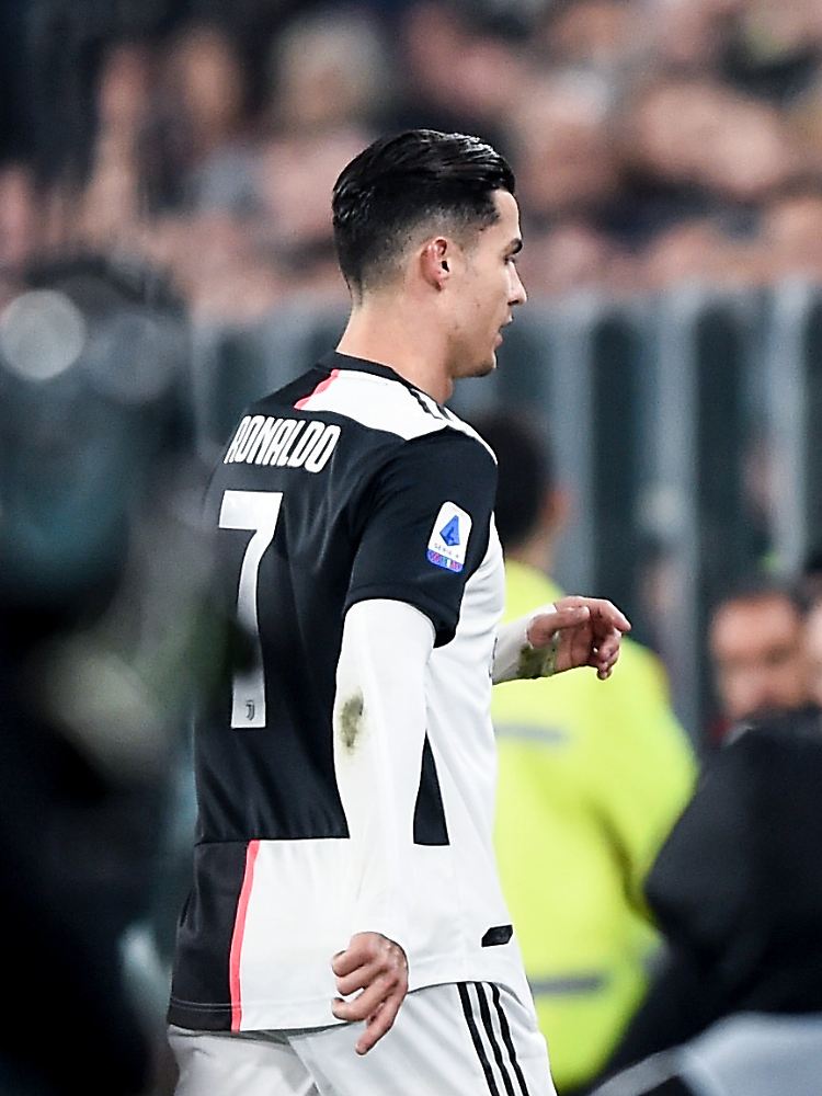 Ging fluchend in die Kabine: Ronaldo nach seiner Auswechslung in der 55. Minute beim Spiel gegen den AC Milan.