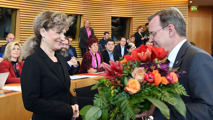 Ramelow gratuliert der neuen Landtagspräsidentin Keller.