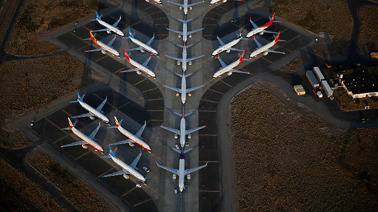 Boeing muss weiter auf die 737-Max-Zulassung warten: Millionenwerte in Form fabrikneuer 737-Max-Jets stauen sich auf Parkflächen rund um die Boeing-Werke im US-Bundesstaat Washington.