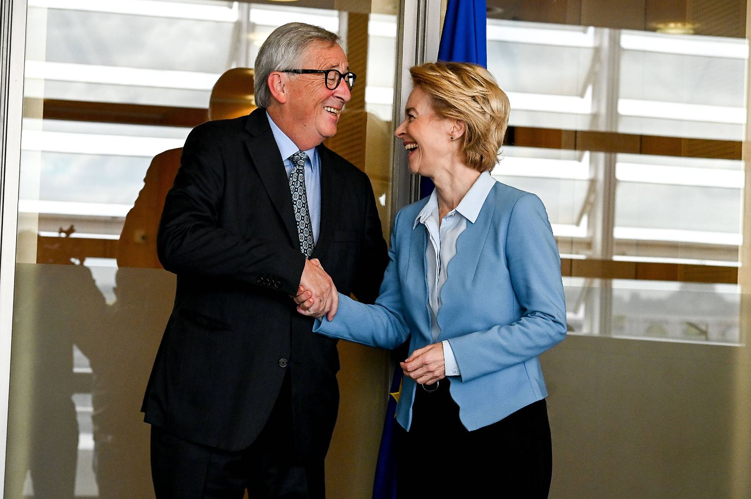 Stabwechsel in Brüssel: Der Luxemburger Jean-Claude Juncker geht in den Ruhestand und übergibt die Spitze der EU-Kommission an Ursula von der Leyen. Die Deutsche ...