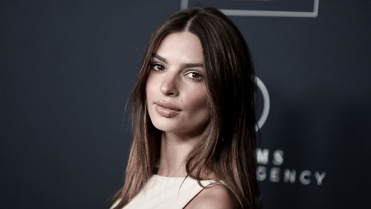 Emily Ratajkowski macht aufsehenerregende Bikini-Fotos.