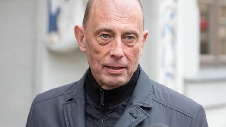 Tiefensee bleuíbt Minister und SPD-Chef.