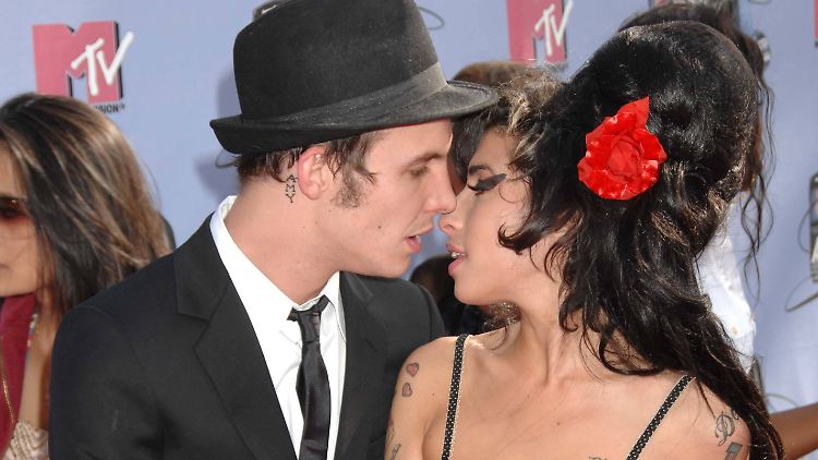 Nicht nur Sucht, sondern auch Liebe: Der Winehouse-Ex Blake Fielder-Civil kann sich mit  "Back to Black" anfreunden.  