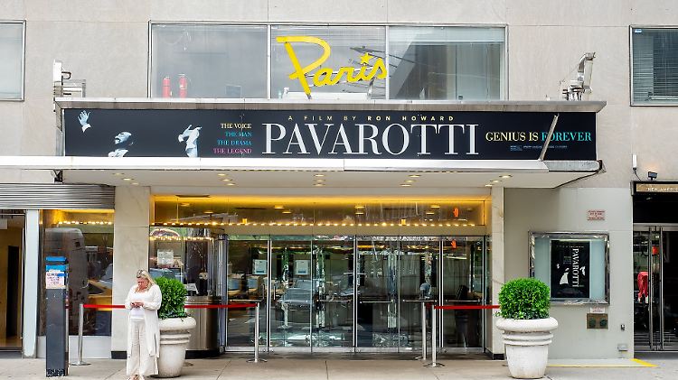 Das "Paris Theater" liegt mitten in Manhattan.