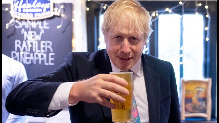 Noch kann er nicht auf seinen Sieg anstoßen: Boris Johnson.