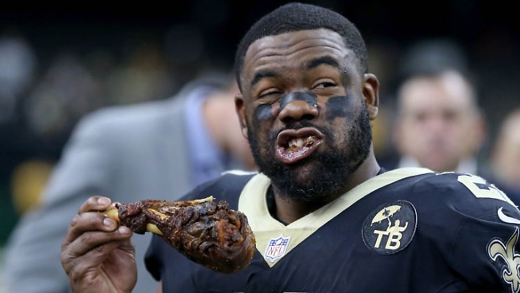 Und nach dem Spiel dann: Truthahn. Mark Ingram von den New Orleans Saints.