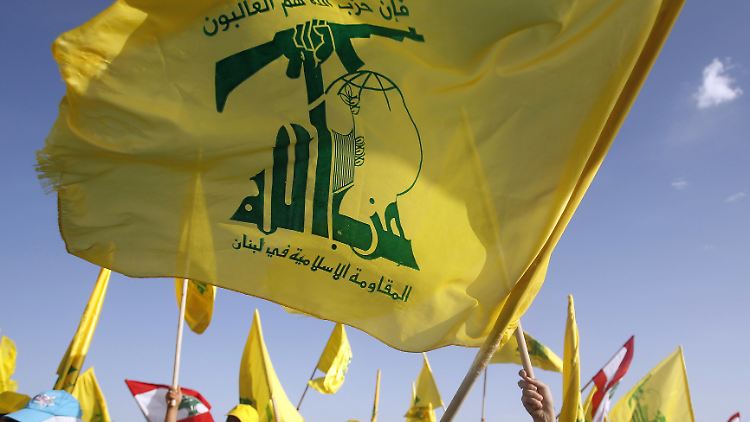 Sollte das Hisbollah-Verbot in Deutschland durchgesetzt werden, dürfte diese Fahne hierzulande nicht mehr gezeigt werden.