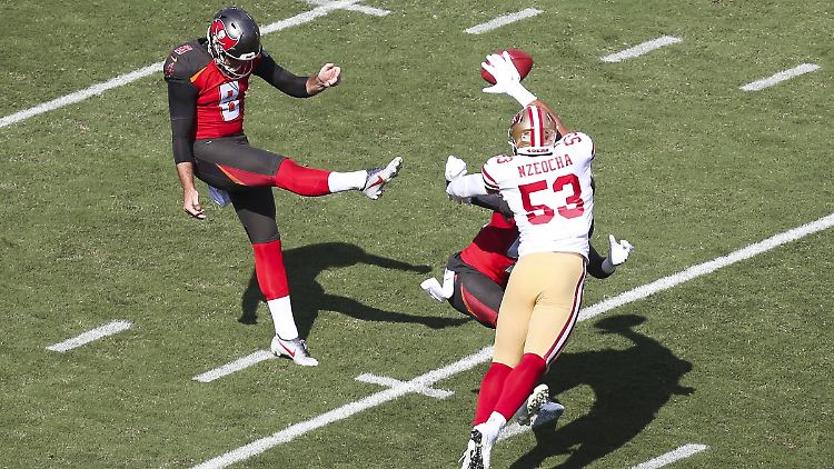 Nzeocha bekommt die Hand dazwischen: Punt Block in Spiel 1 der laufenden NFL-Saison.