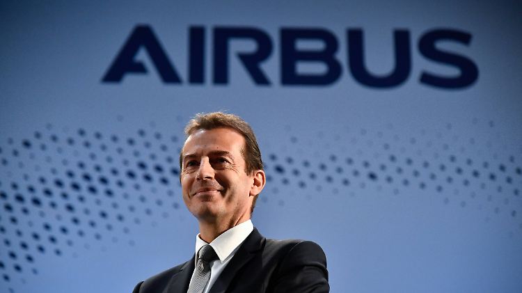 Faury sagte, der Luftverkehr trage zwar nur 2,5 Prozent zum weltweiten CO2-Ausstoß bei, Airbus sei sich aber dennoch seiner Verantwortung bewusst.