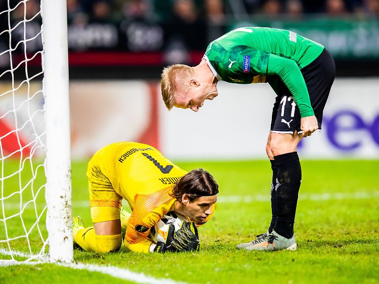 Oscar Wendt kann seine Freude über einen gehaltenen Ball nicht so zeigen.