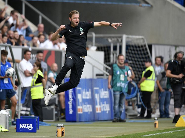 Die Ärmel deuten an: Florian Kohfeldt durfte lange nicht mehr fliegen.