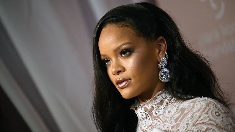 Macht wieder mal Werbung in eigener Sache: Rihanna.