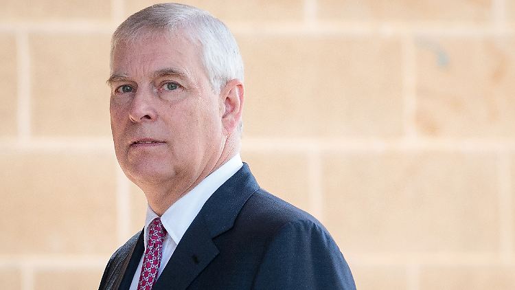 Prinz Andrew trat im Zuge des Skandals von seinen royalen Ämtern zurück.