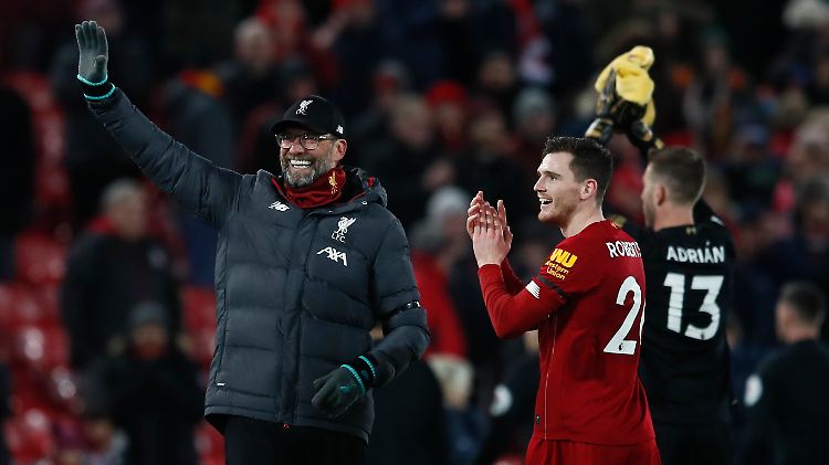 Hat gut Lachen: Jürgen Klopp thront weiterhin an der Spitze der Premier League.